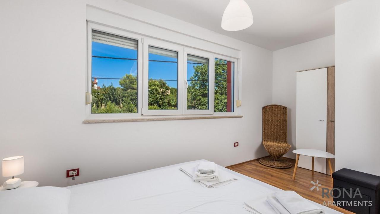 Rona Apartment Denis Умаг Екстер'єр фото