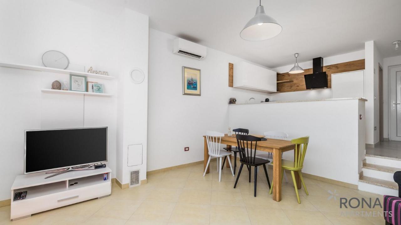 Rona Apartment Denis Умаг Екстер'єр фото