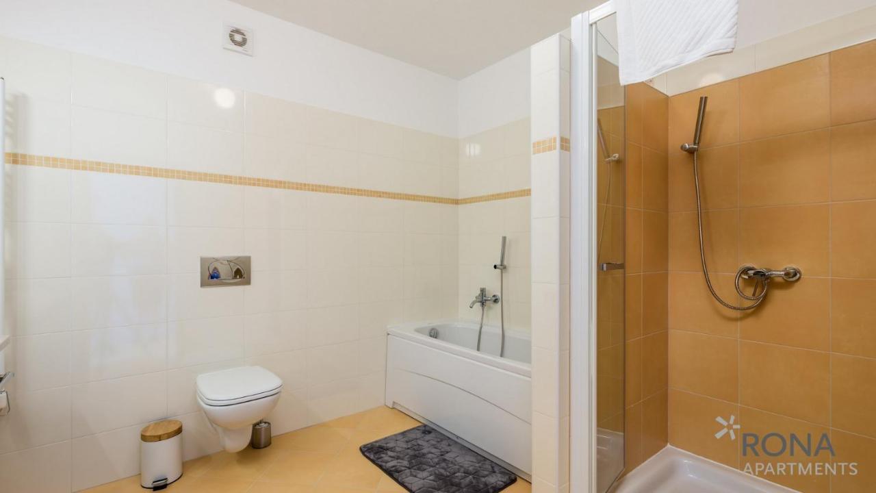 Rona Apartment Denis Умаг Екстер'єр фото