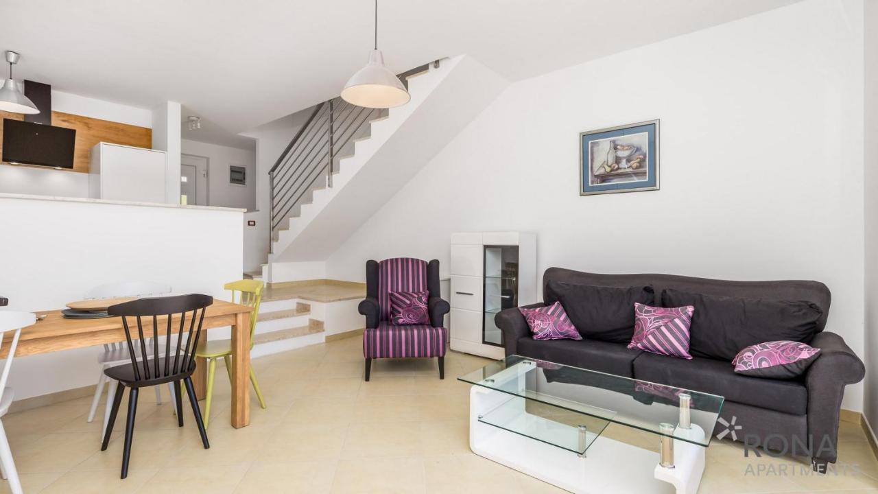 Rona Apartment Denis Умаг Екстер'єр фото