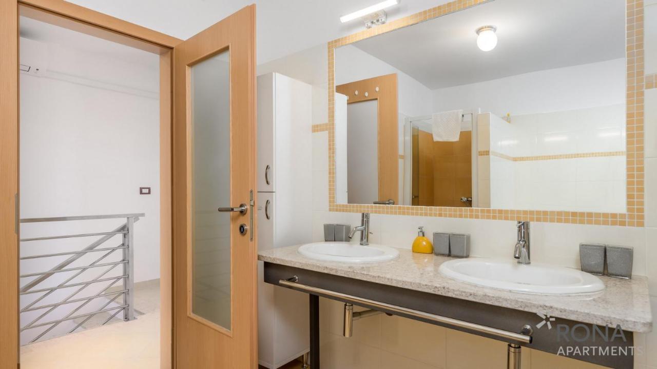 Rona Apartment Denis Умаг Екстер'єр фото